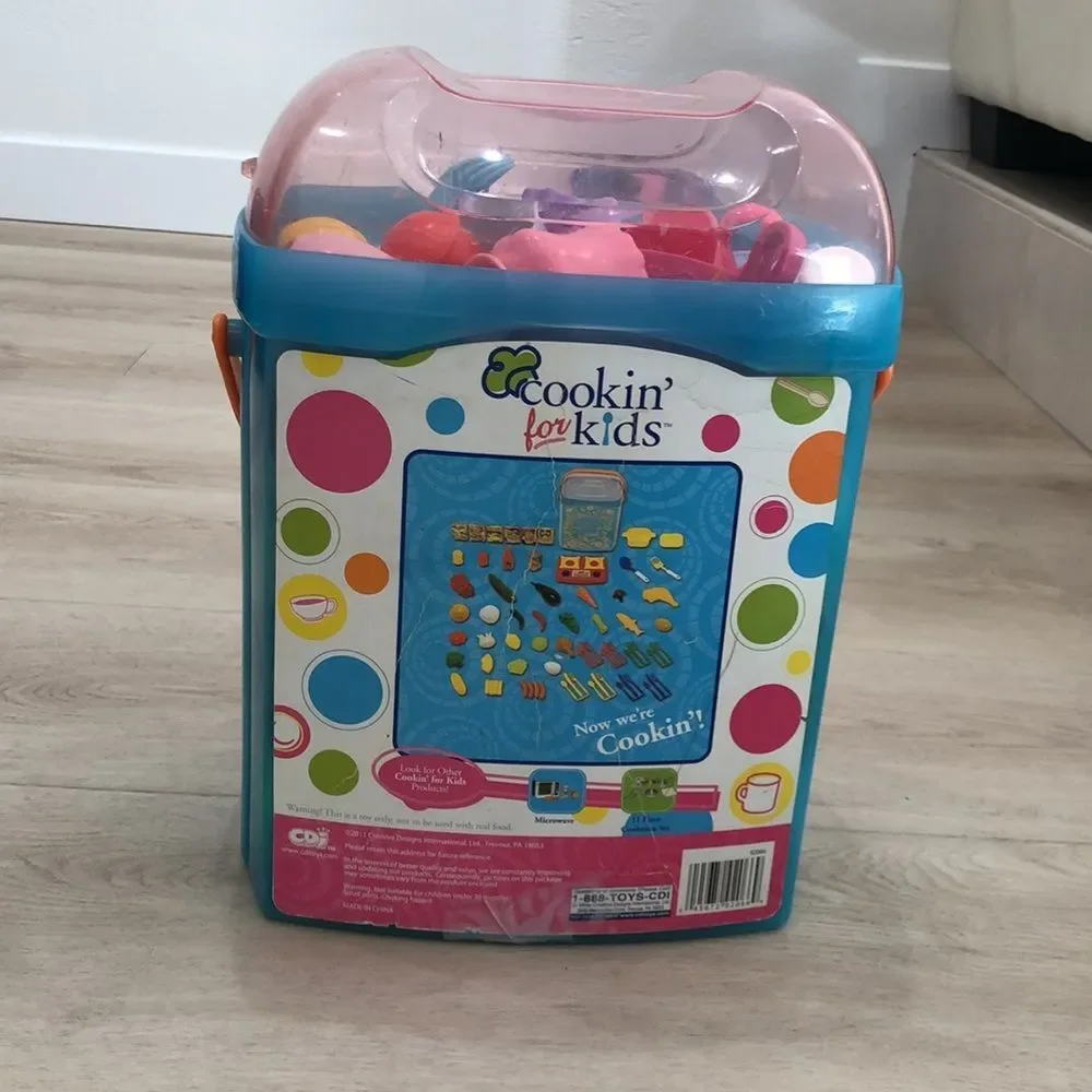 Food and kitchen toys
